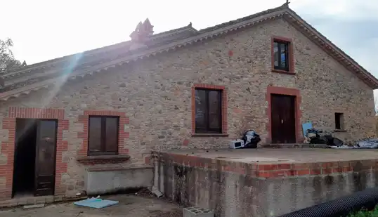 Desokupa Riudarenes Girona - Finca ocupada por grupo conflictivo