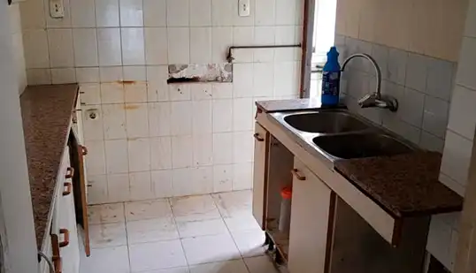 Inquilino moroso desalojado en piso de Fuengirola, Málaga